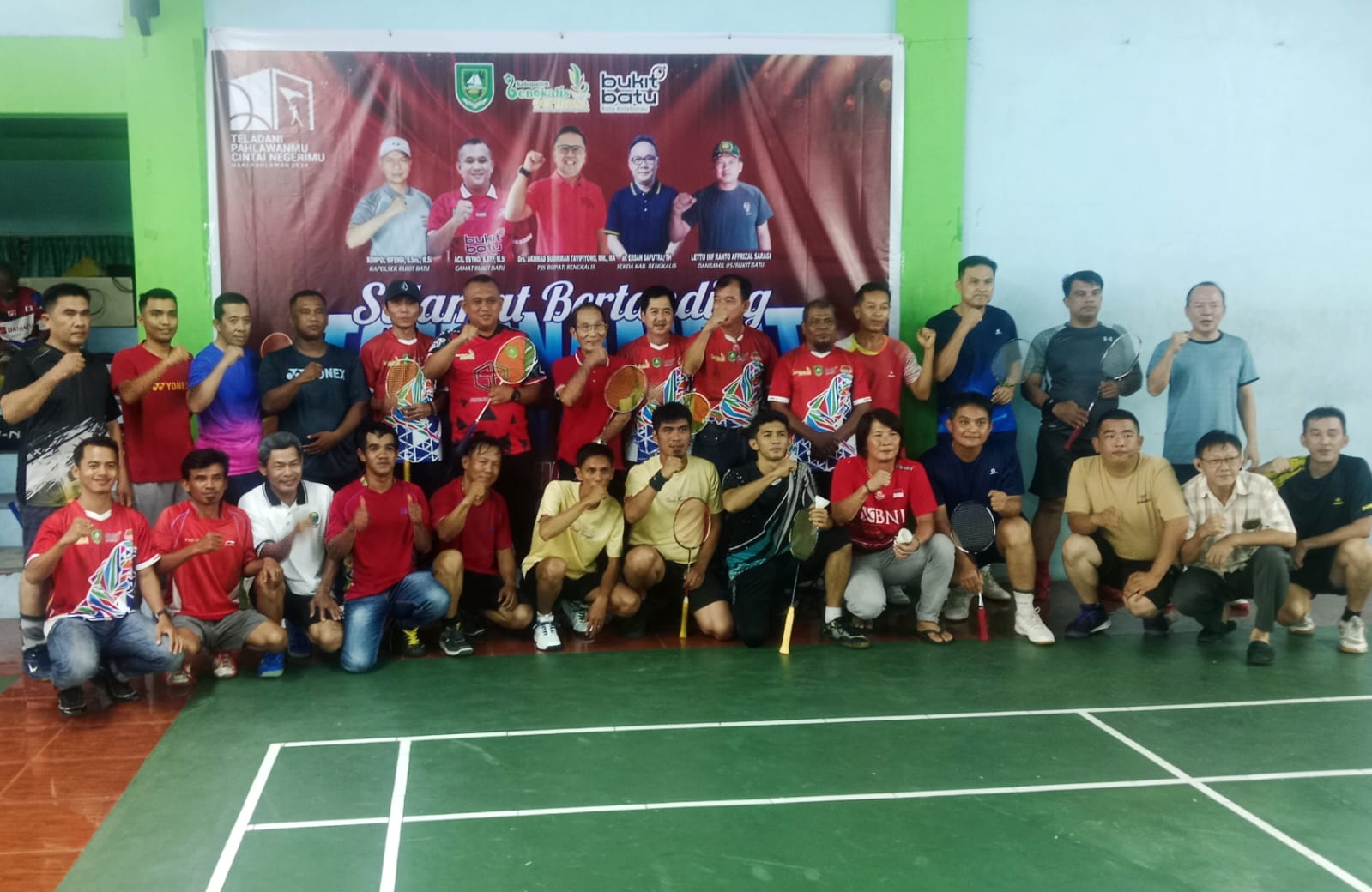 Saksikan Turnamen Badminton Camat Cup II di Gor Garuda 99 Sungai Selari