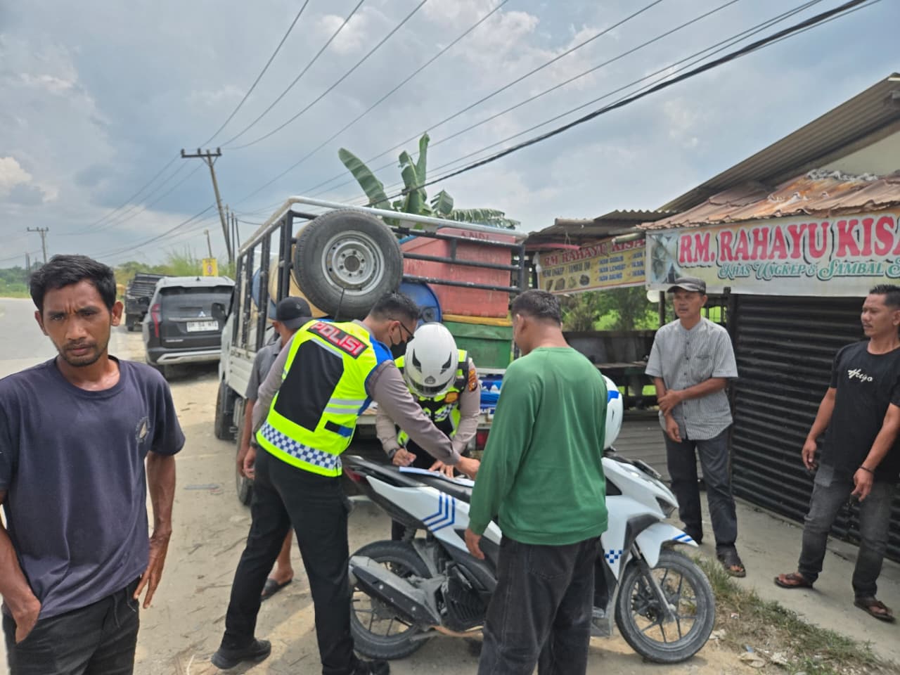 Terobos Antrean di Jalintim Pelalawan, 10 Pengemudi Langsung Ditilang Polisi