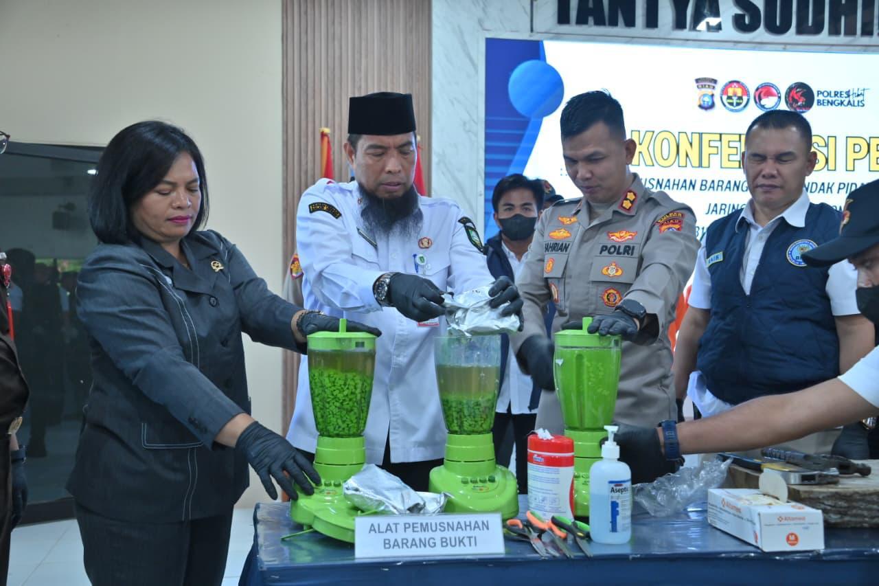 Polres Bengkalis Tangkap Kurir Sabu 28,96 Kg dan 122.629 Butir Ekstasi, Selamatkan 279.893 Jiwa