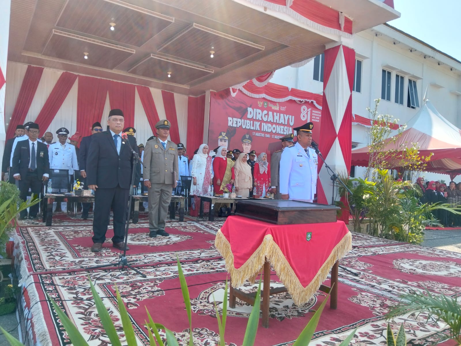 Bendera Merah Putih Berkibar, Camat Bukit Batu Ajak Isi Kemerdekaan dengan Kerja Nyata