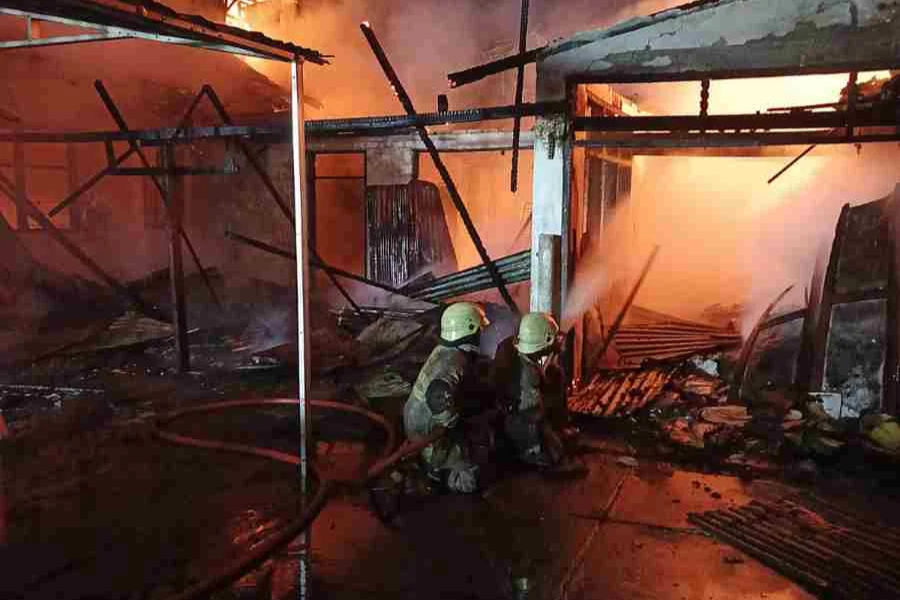 Rumah Dua Lantai di Pekanbaru Terbakar, Tak Ada Korban
