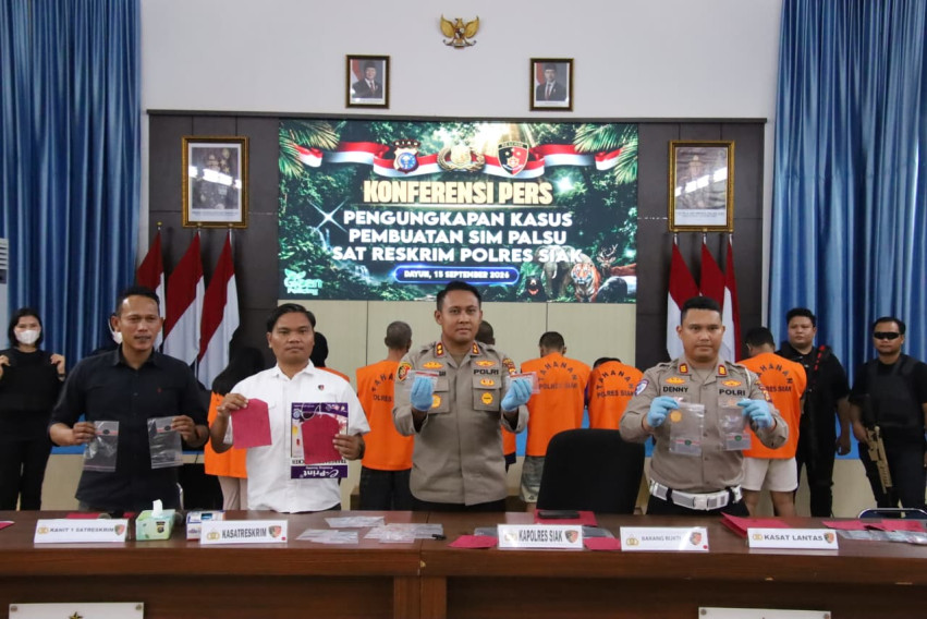 Polres Siak Tangkap Delapan Pelaku Pemalsuan SIM di Siak dan Pekanbaru