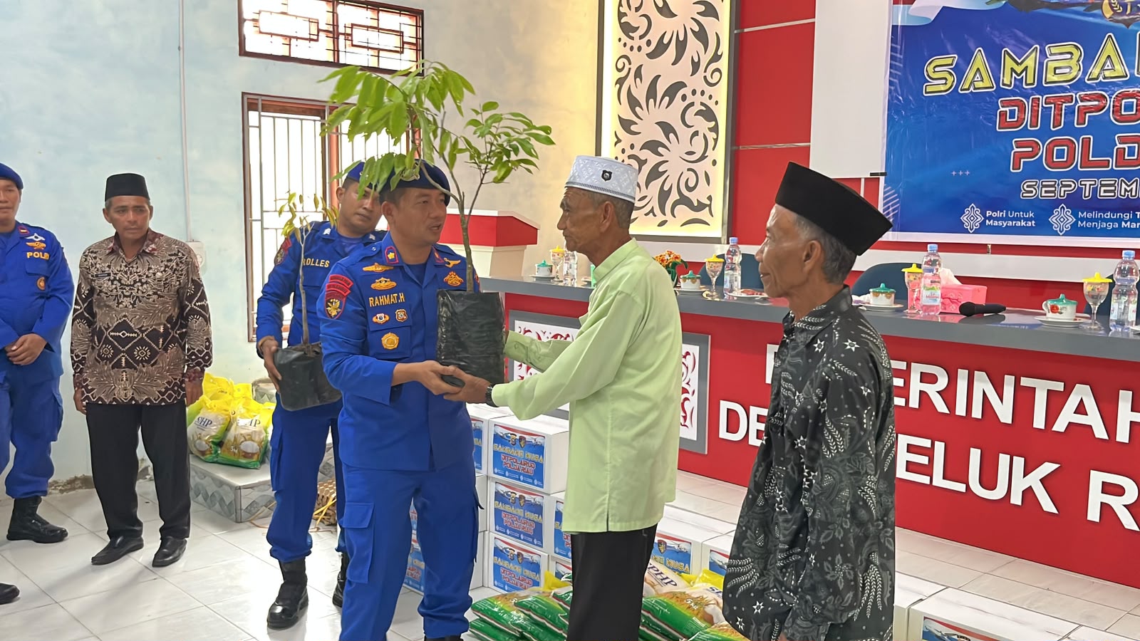 Ditpolairud Polda Riau Sapa Warga Pulau Terluar Rupat Utara melalui Program JALUR