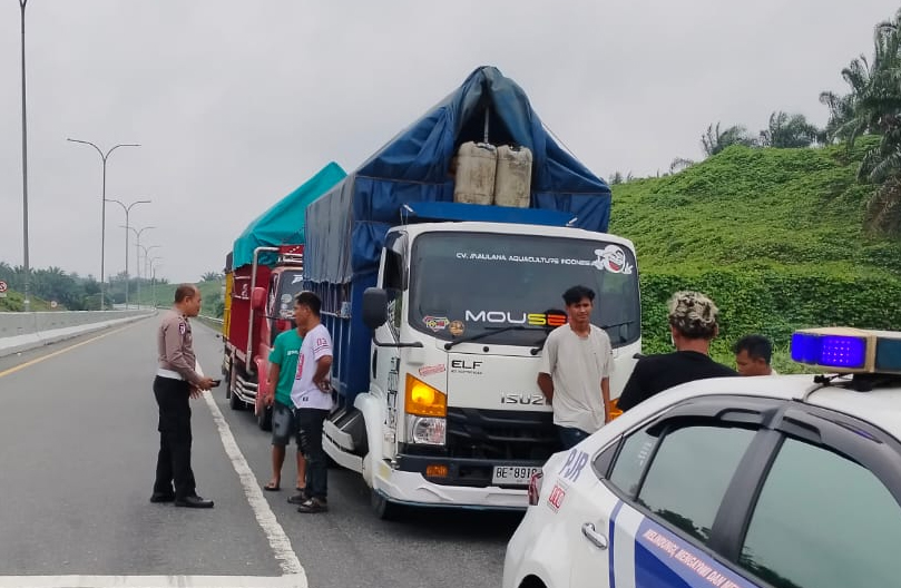 PJR Tangkap Terduga Pelaku Pengeroyokan Sopir Truk di Tol Pekanbaru Dumai
