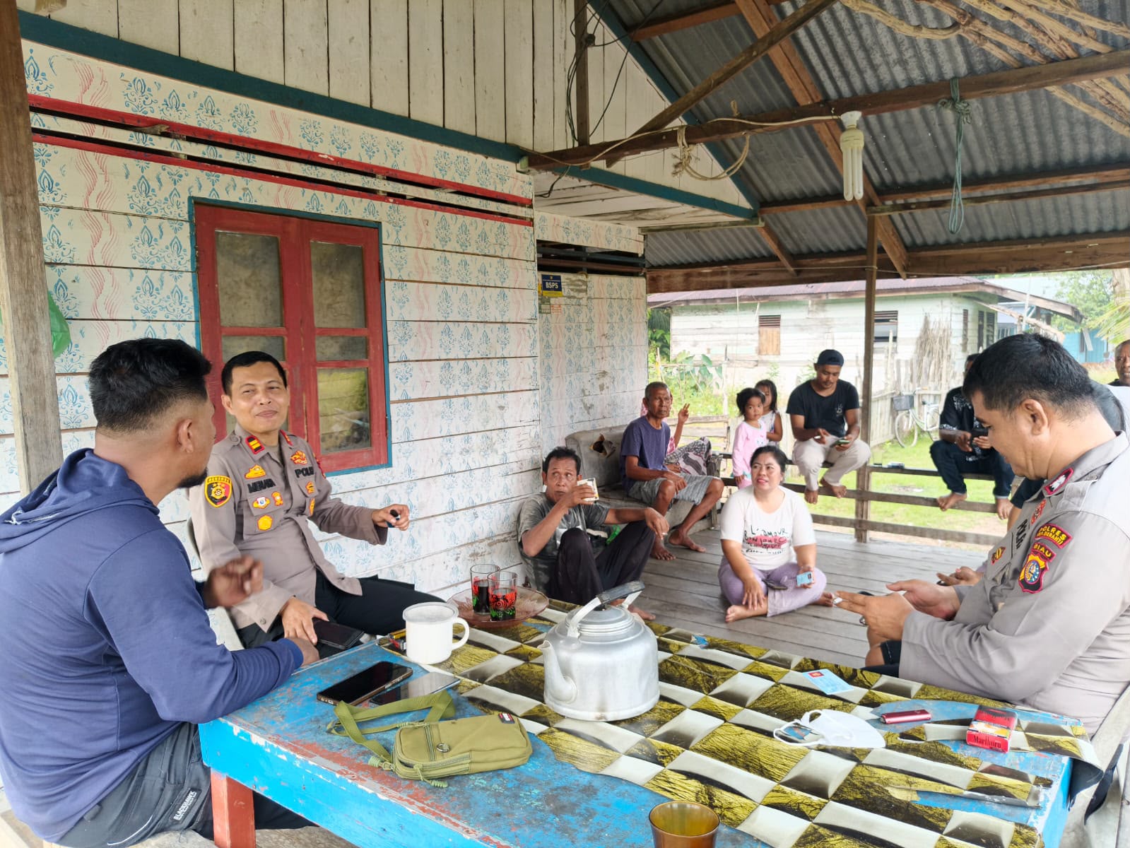 Kapolsek Merbau Turun Langsung ke Rumah Warga, Bantu Pendaftaran Perlinsos di Teluk Belitung