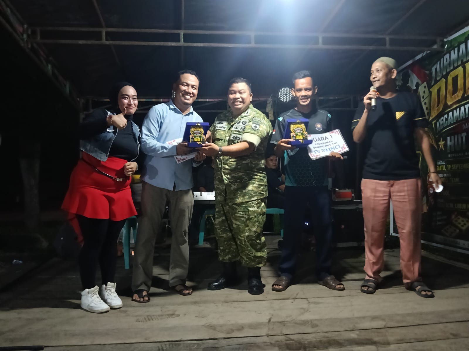 Danramil 05 Bukit Batu Tutup Open Turnamen Domino HUT ke 81 TNI di Siak Kecil