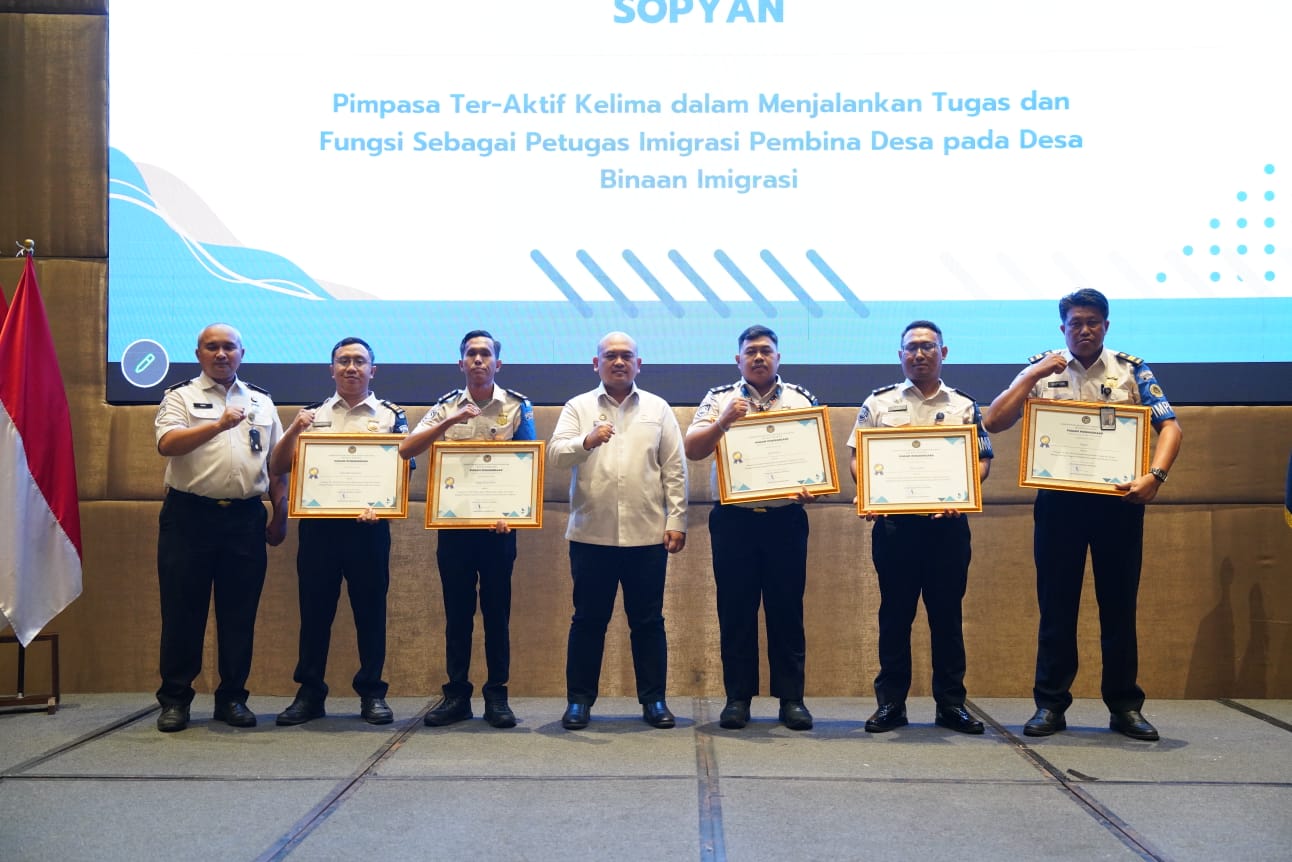 Dua Tahun Berturut  turut Berprestasi, Petugas Imigrasi Dumai Angga Rizky Putra Kembali Raih Penghargaan